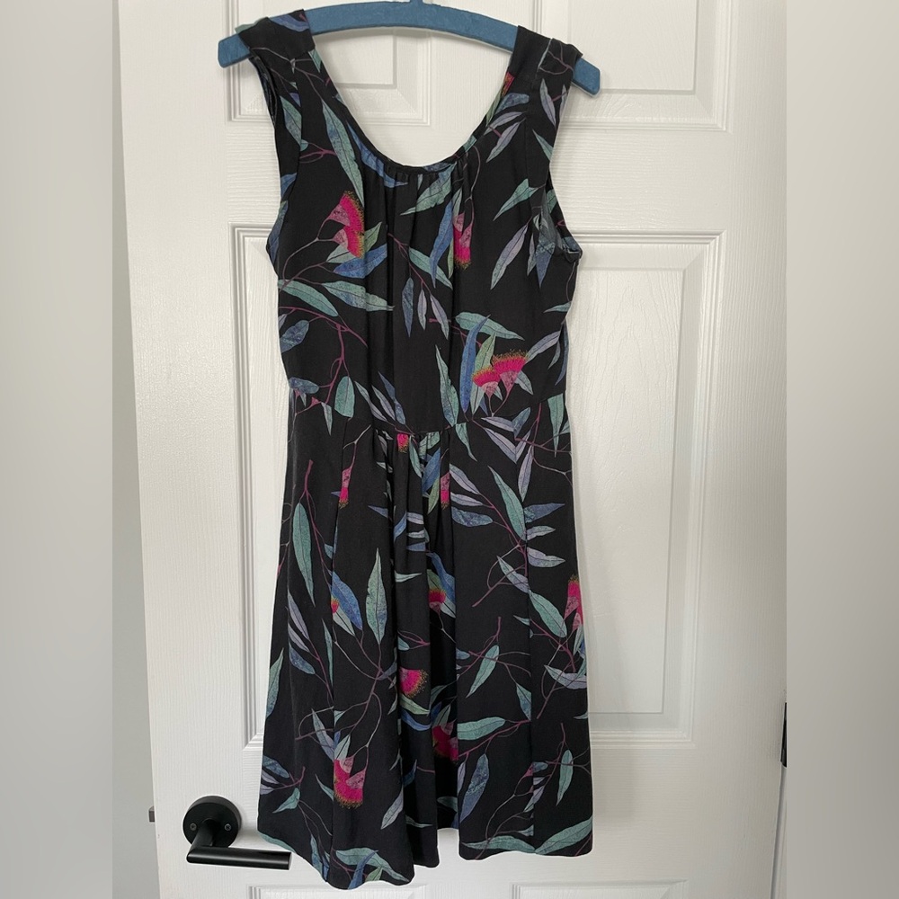 Sleeveless floral dress dark tones | Allison Wonderland 🇨🇦